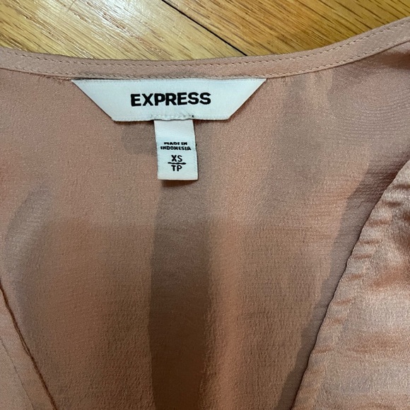 Express puff sleeve blouse - Picture 3 of 5